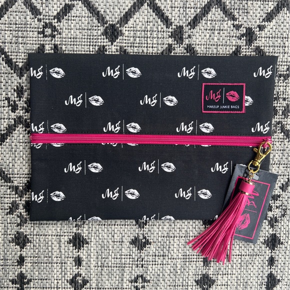 RARE 🩵 NWT MJ Lips Medium Makeup Junkie Bag - Picture 6 of 11